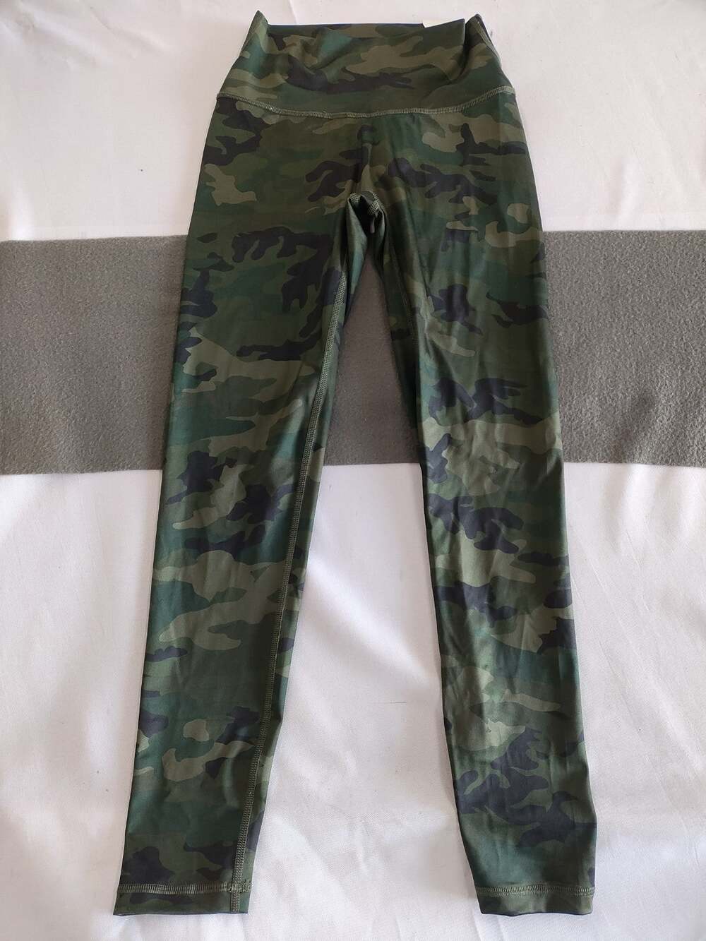 Aerie NWT size S hi-rise Long 7/8 Goals Green Camo Leggings by Offline Silky